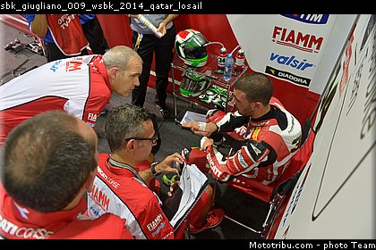 sbk_giugliano_009_wsbk_2014_qatar_losail.jpg