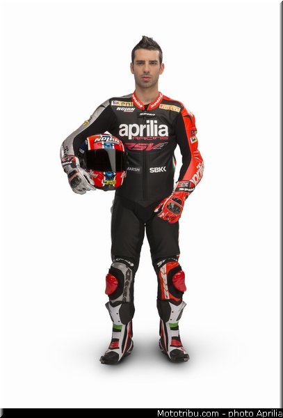 melandri_07_wsbk_2014_team_aprilia