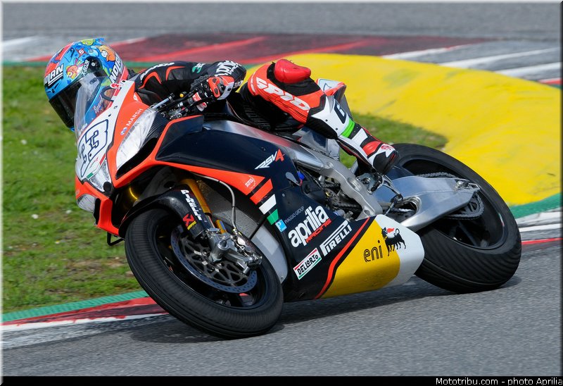 melandri_17_wsbk_2014_team_aprilia