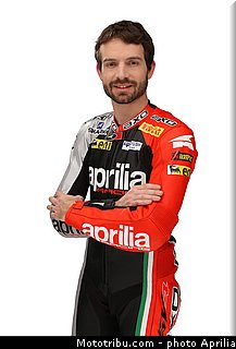 guintoli_05_wsbk_2014_team_aprilia.jpg