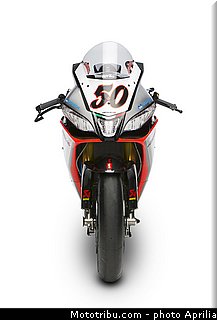 guintoli_10_wsbk_2014_team_aprilia.jpg