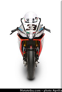 melandri_05_wsbk_2014_team_aprilia.jpg