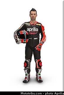 melandri_07_wsbk_2014_team_aprilia.jpg
