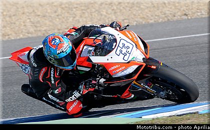 melandri_12_wsbk_2014_team_aprilia.jpg