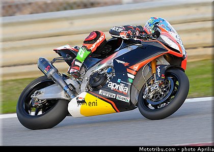 melandri_13_wsbk_2014_team_aprilia.jpg