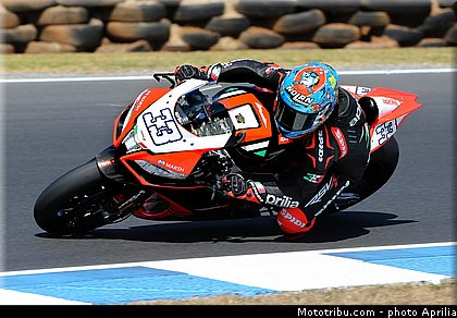 melandri_14_wsbk_2014_team_aprilia.jpg