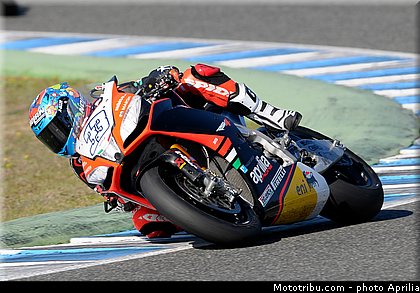 melandri_16_wsbk_2014_team_aprilia.jpg