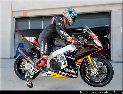 melandri_18_wsbk_2014_team_aprilia.jpg