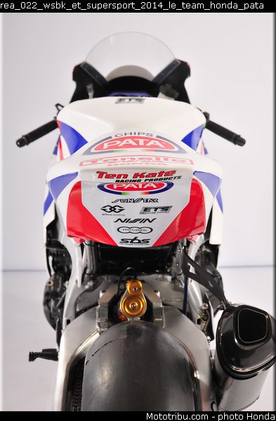 rea_022_wsbk_et_supersport_2014_le_team_honda_pata