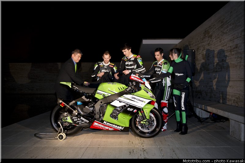 team_launch_12_wsbk_2014_team_kawasaki
