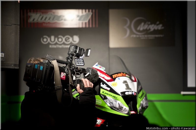 team_launch_19_wsbk_2014_team_kawasaki