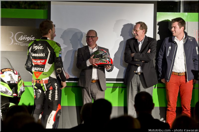 team_launch_26_wsbk_2014_team_kawasaki