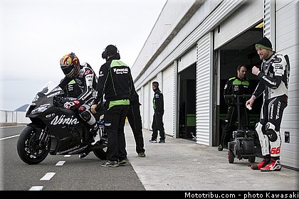 baz_01_wsbk_2014_team_kawasaki.jpg