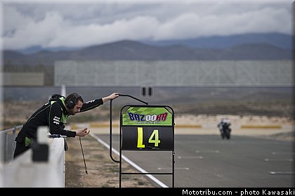 baz_02_wsbk_2014_team_kawasaki.jpg