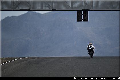 baz_09_wsbk_2014_team_kawasaki.jpg