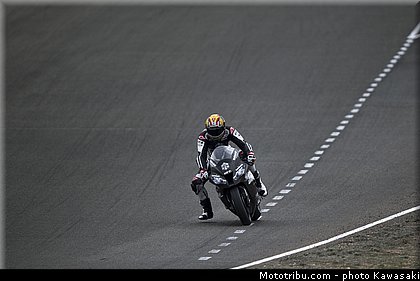 baz_10_wsbk_2014_team_kawasaki.jpg
