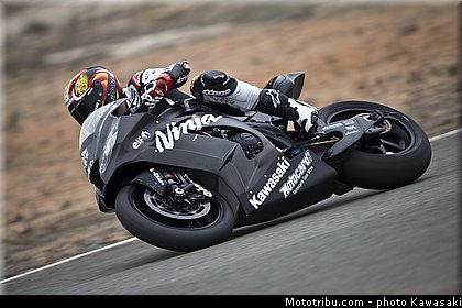 baz_11_wsbk_2014_team_kawasaki.jpg