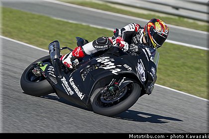 baz_16_wsbk_2014_team_kawasaki.jpg