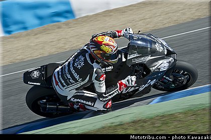 baz_17_wsbk_2014_team_kawasaki.jpg