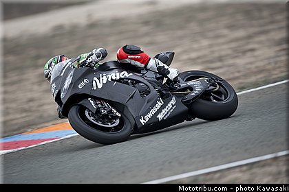 salom_05_wsbk_2014_team_kawasaki.jpg