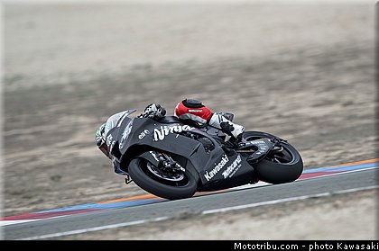 salom_06_wsbk_2014_team_kawasaki.jpg