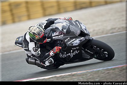 sykes_17_wsbk_2014_team_kawasaki.jpg
