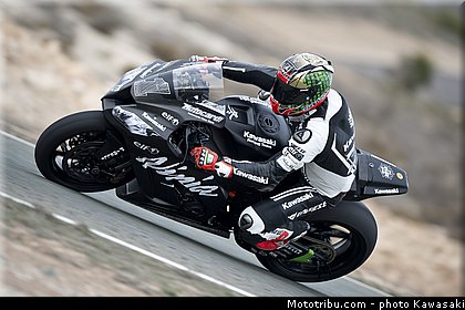 sykes_18_wsbk_2014_team_kawasaki.jpg