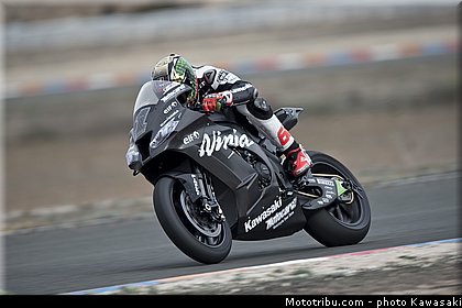 sykes_20_wsbk_2014_team_kawasaki.jpg
