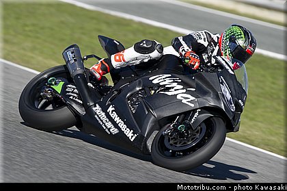sykes_23_wsbk_2014_team_kawasaki.jpg