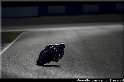 sykes_24_wsbk_2014_team_kawasaki.jpg