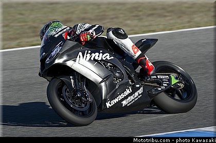sykes_25_wsbk_2014_team_kawasaki.jpg