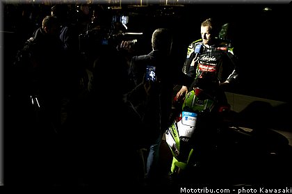 sykes_29_wsbk_2014_team_kawasaki.jpg