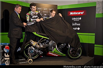 team_launch_01_wsbk_2014_team_kawasaki.jpg