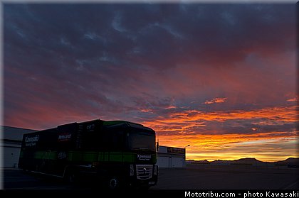 team_launch_02_wsbk_2014_team_kawasaki.jpg