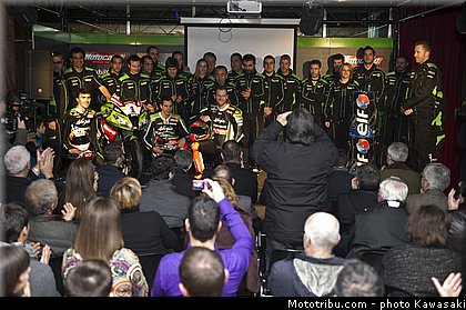 team_launch_07_wsbk_2014_team_kawasaki.jpg
