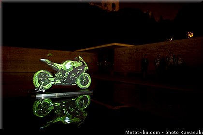 team_launch_09_wsbk_2014_team_kawasaki.jpg