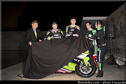 team_launch_11_wsbk_2014_team_kawasaki.jpg