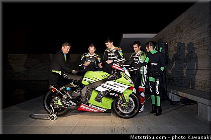 team_launch_12_wsbk_2014_team_kawasaki.jpg