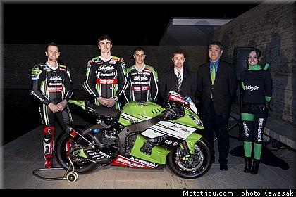 team_launch_17_wsbk_2014_team_kawasaki.jpg