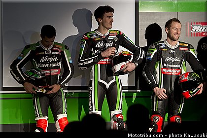 team_launch_22_wsbk_2014_team_kawasaki.jpg