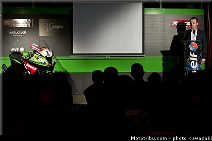 team_launch_24_wsbk_2014_team_kawasaki.jpg