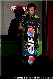 team_launch_25_wsbk_2014_team_kawasaki.jpg