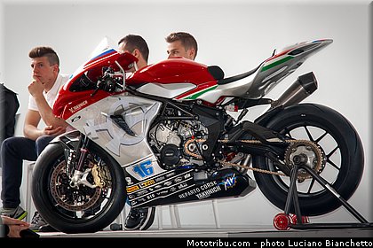 team_mv_agusta_reparto_corse_yakhnich_motorsport_wsbk_supersport_2014_009.jpg