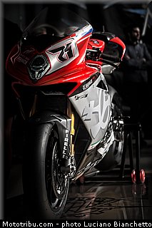 team_mv_agusta_reparto_corse_yakhnich_motorsport_wsbk_supersport_2014_012.jpg