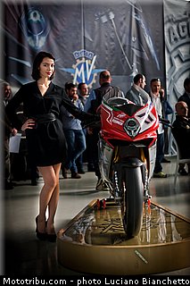 team_mv_agusta_reparto_corse_yakhnich_motorsport_wsbk_supersport_2014_014.jpg
