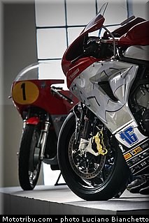 team_mv_agusta_reparto_corse_yakhnich_motorsport_wsbk_supersport_2014_034.jpg