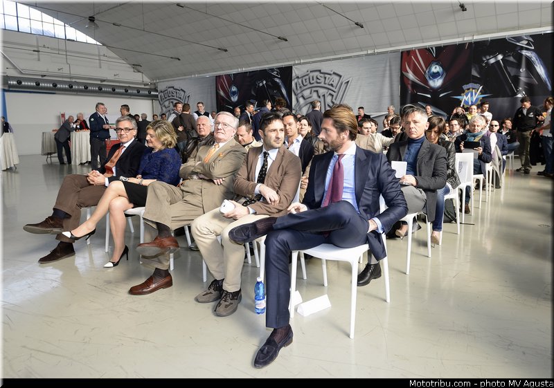 ambiance_1_mv_agusta_reparto_corse_yakhnich_motorsport_2014
