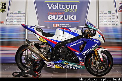 lowes_a_06_wsbk_2014_team_suzuki.jpg
