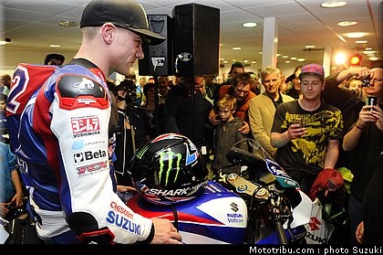 lowes_a_15_wsbk_2014_team_suzuki.jpg