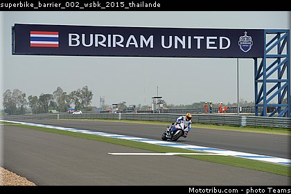 superbike_barrier_002_wsbk_2015_thailande.jpg